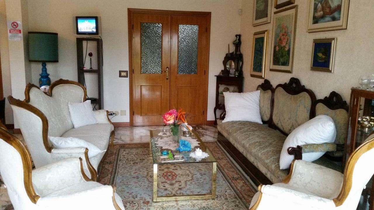לטינה Home Denise E Luca מראה חיצוני תמונה